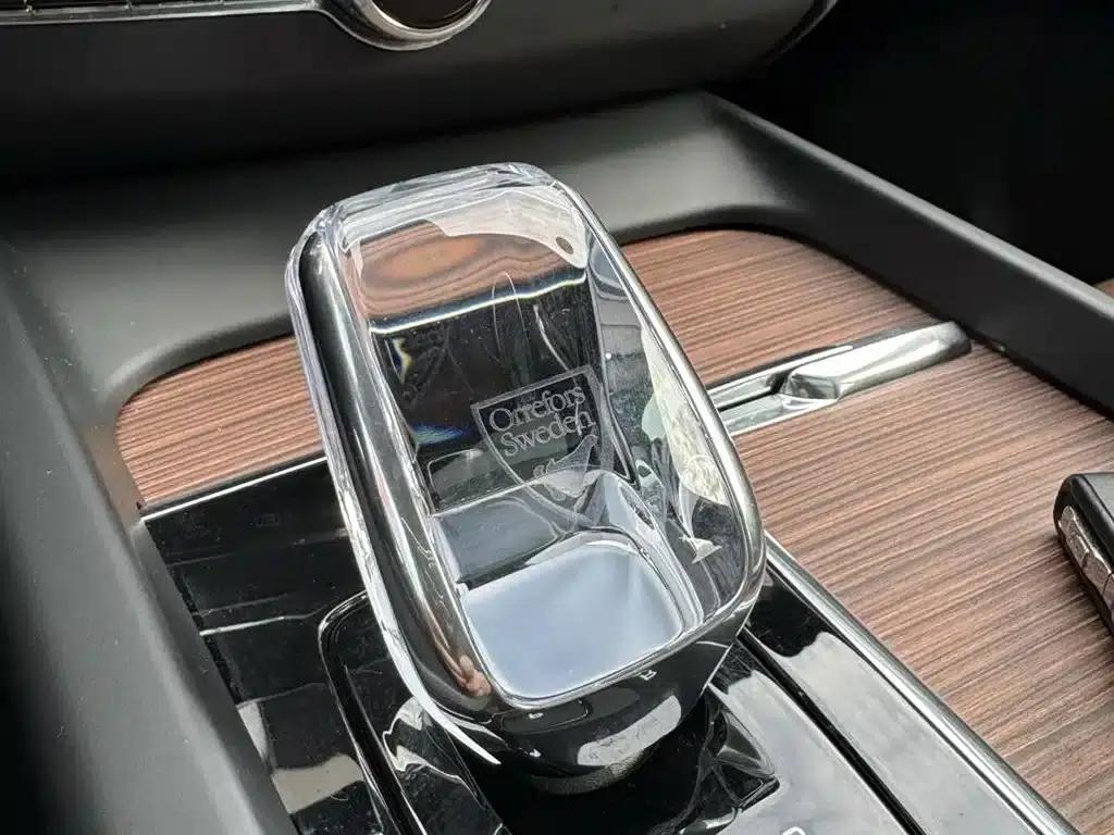 2025 Volvo XC60 Plug-in Hybrid, Long Range AWD Inscription Luxury Edition — миниатюра 16