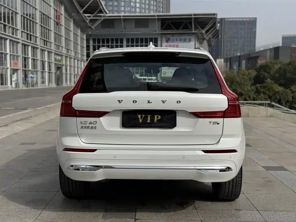 2025 Volvo XC60 Plug-in Hybrid, Long Range AWD Inscription Luxury Edition — миниатюра 4