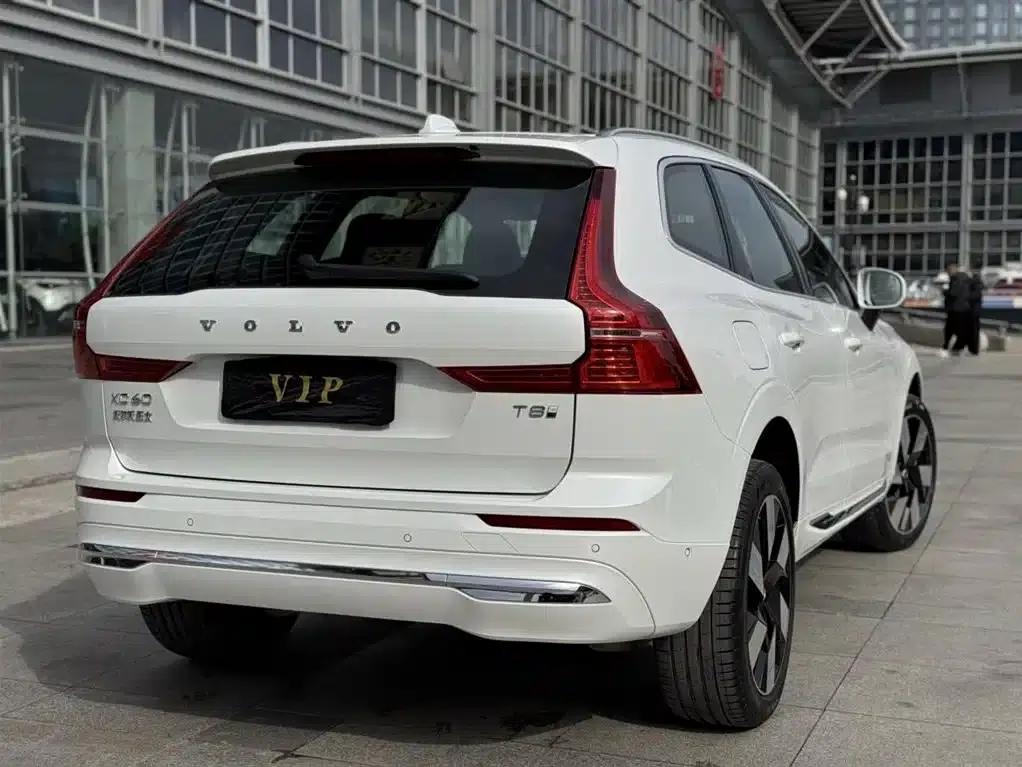 2025 Volvo XC60 Plug-in Hybrid, Long Range AWD Inscription Luxury Edition — миниатюра 5