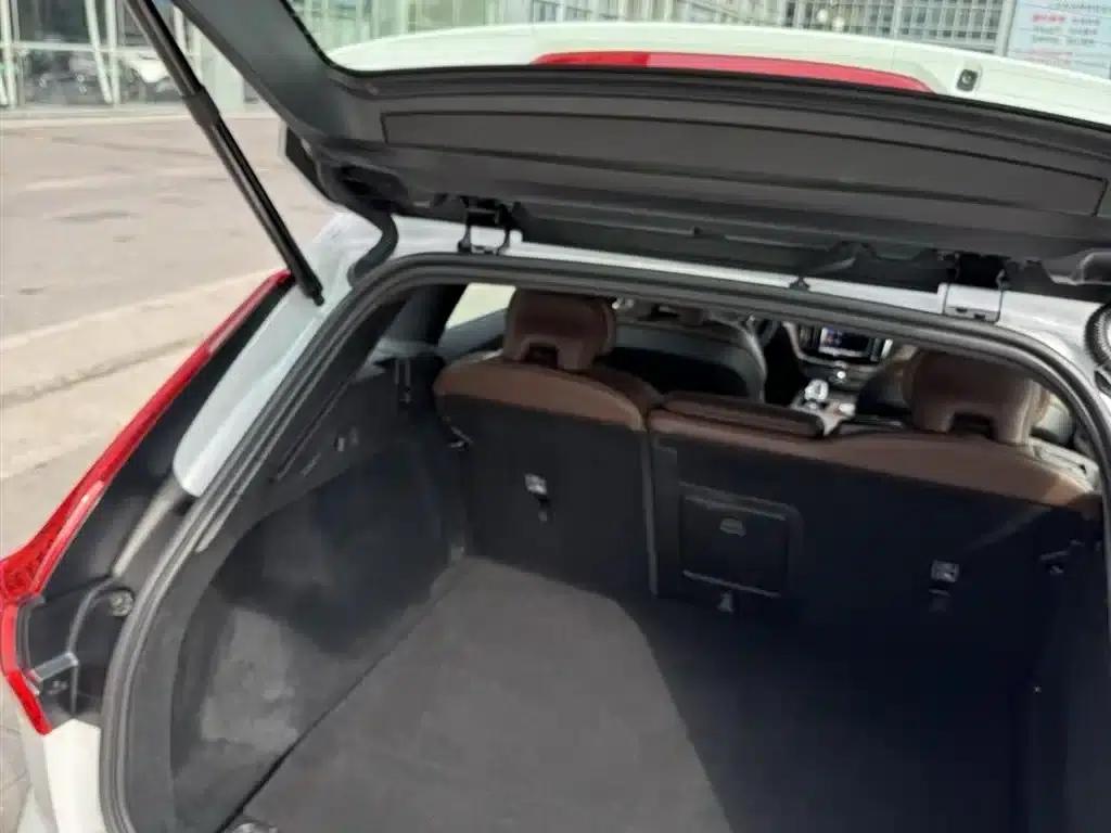 2025 Volvo XC60 Plug-in Hybrid, Long Range AWD Inscription Luxury Edition — миниатюра 10