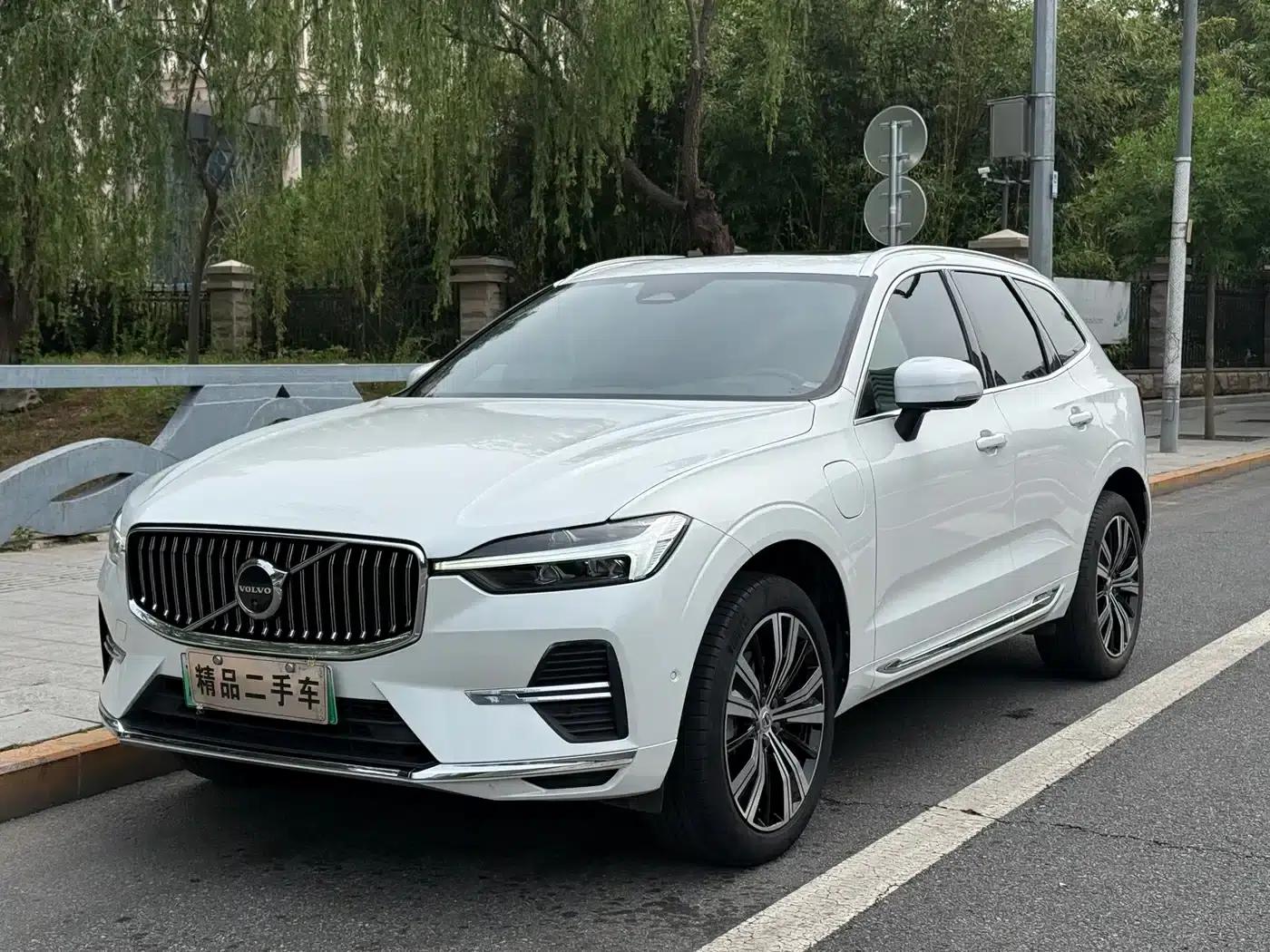2021 Volvo XC60 Plug-in Hybrid T8 E-Drive Hybrid Smart Sport Edition — миниатюра 1