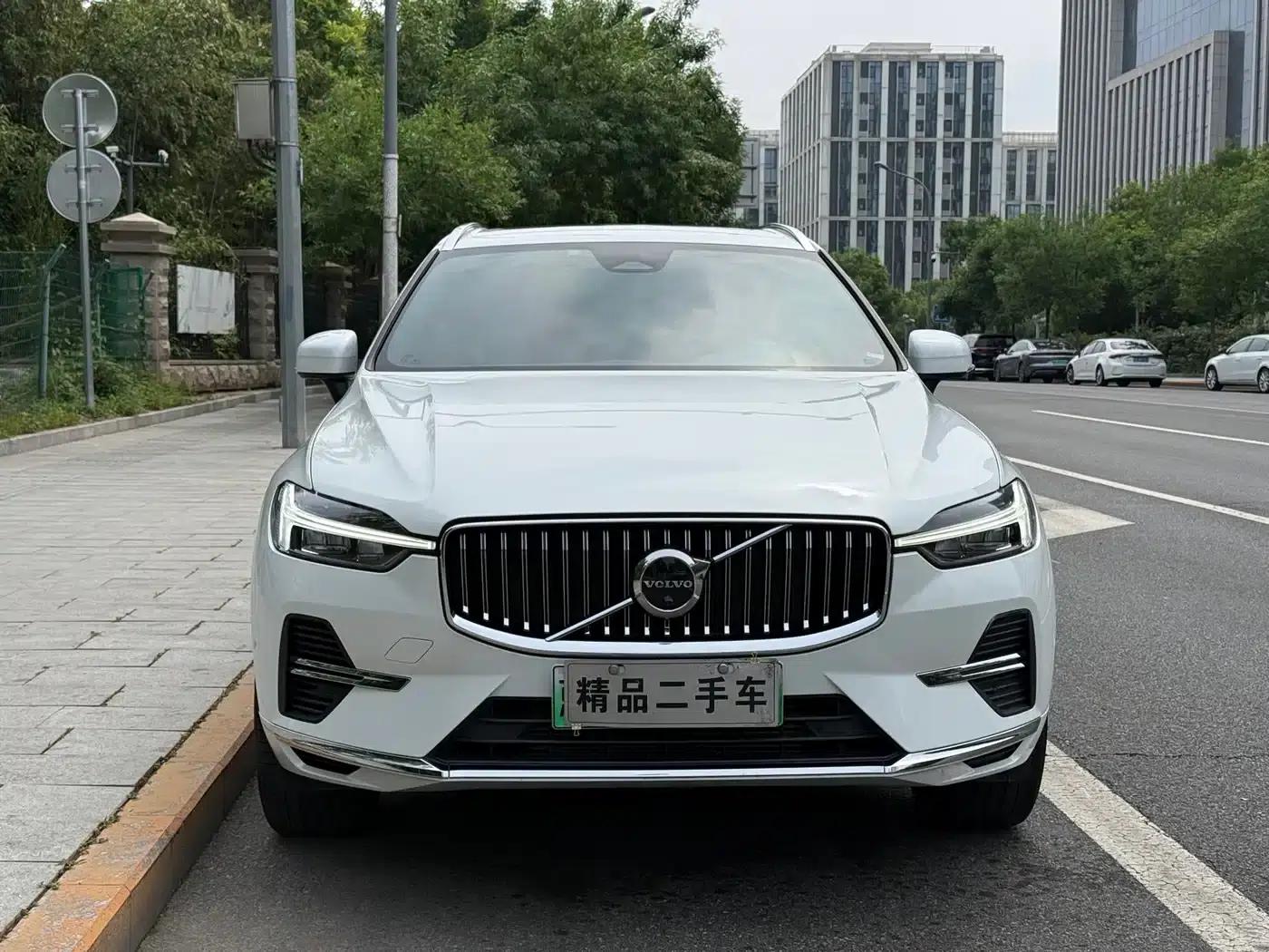 2021 Volvo XC60 Plug-in Hybrid T8 E-Drive Hybrid Smart Sport Edition — миниатюра 2