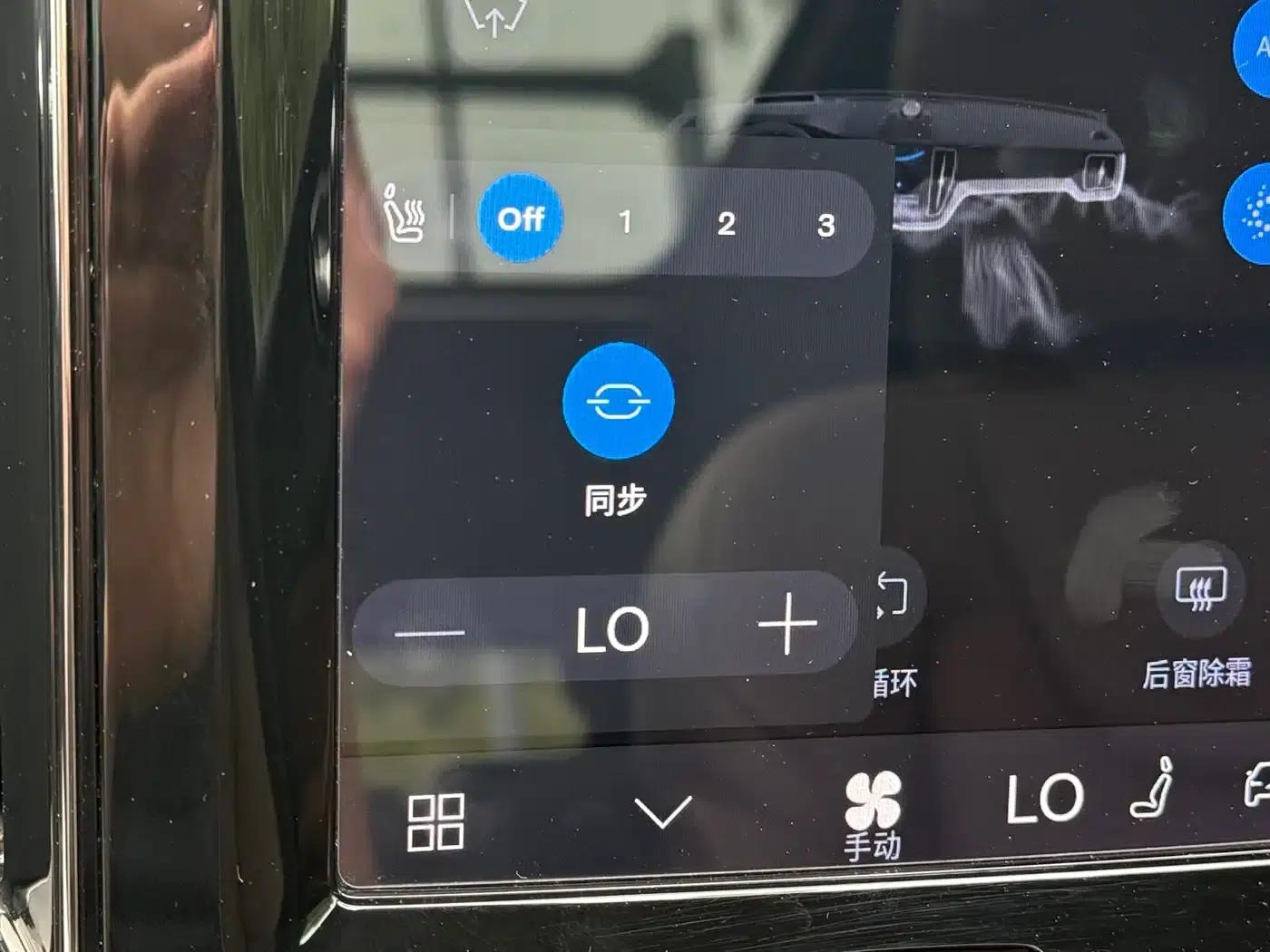 2021 Volvo XC60 Plug-in Hybrid T8 E-Drive Hybrid Smart Sport Edition — миниатюра 13