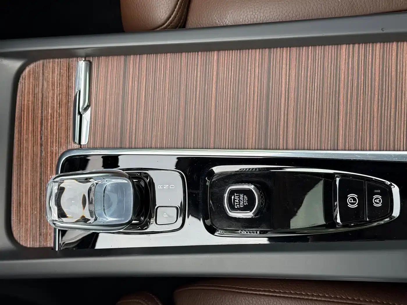 2021 Volvo XC60 Plug-in Hybrid T8 E-Drive Hybrid Smart Sport Edition — миниатюра 14