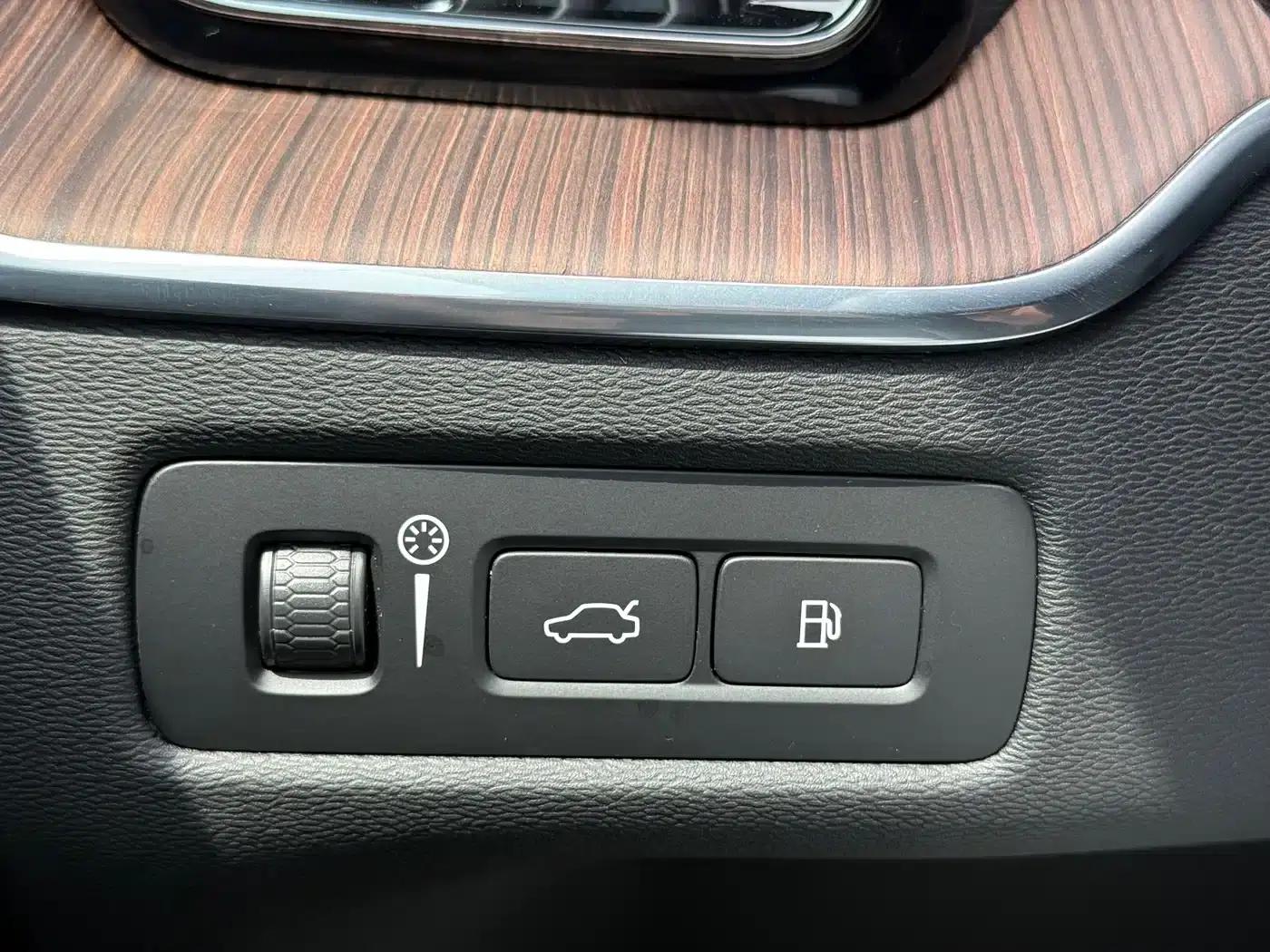 2021 Volvo XC60 Plug-in Hybrid T8 E-Drive Hybrid Smart Sport Edition — миниатюра 15