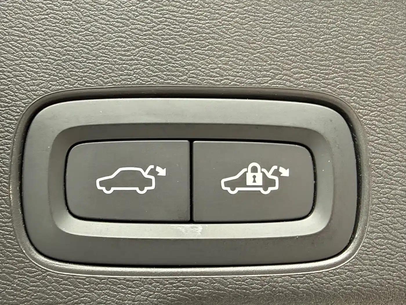 2021 Volvo XC60 Plug-in Hybrid T8 E-Drive Hybrid Smart Sport Edition — миниатюра 16