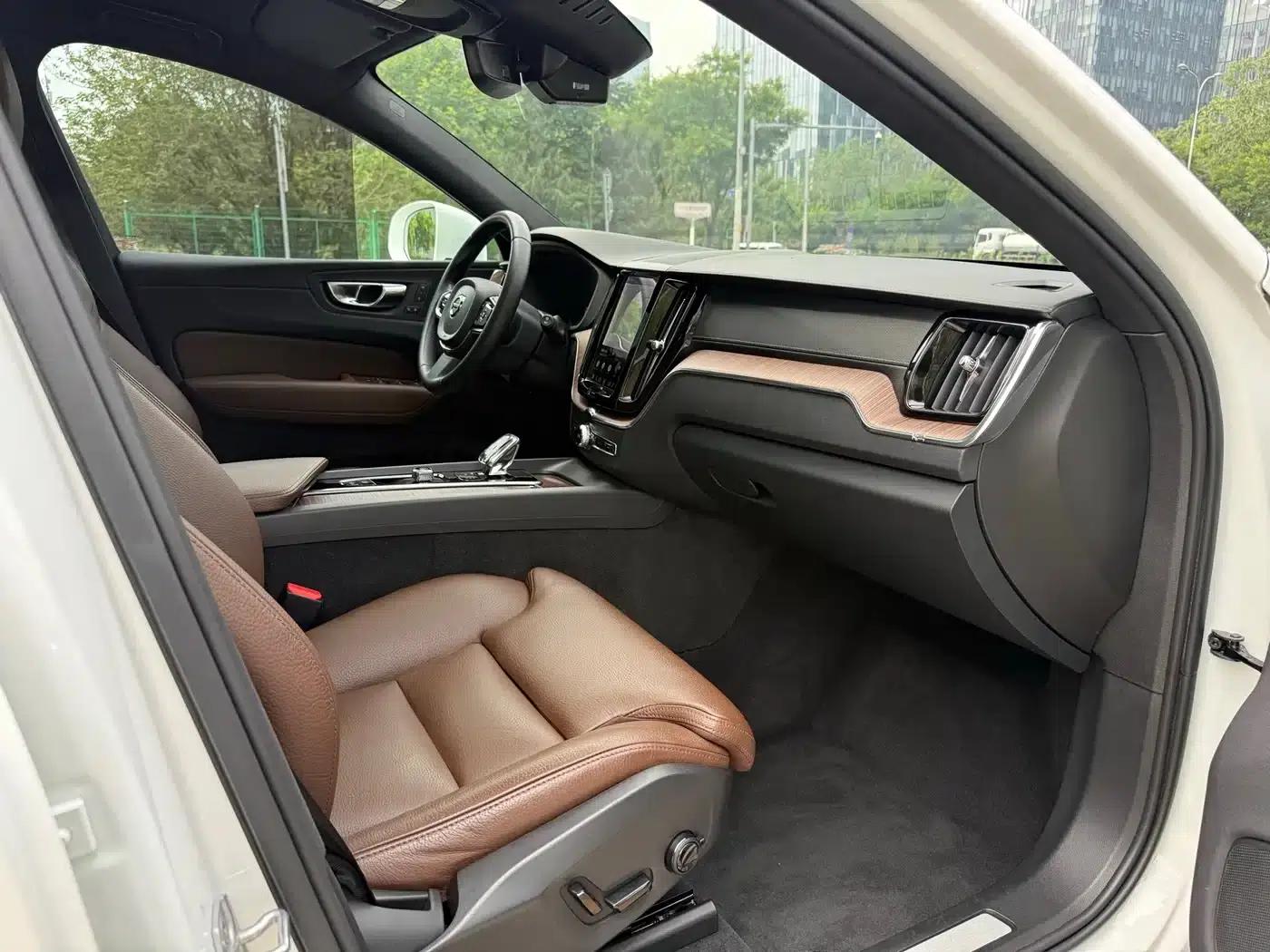 2021 Volvo XC60 Plug-in Hybrid T8 E-Drive Hybrid Smart Sport Edition — миниатюра 17