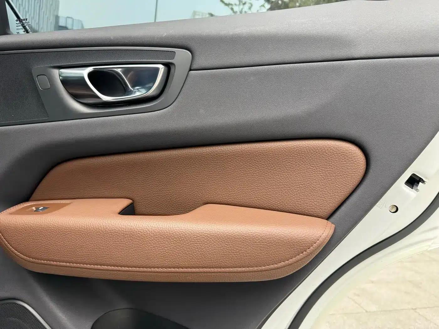 2021 Volvo XC60 Plug-in Hybrid T8 E-Drive Hybrid Smart Sport Edition — миниатюра 20