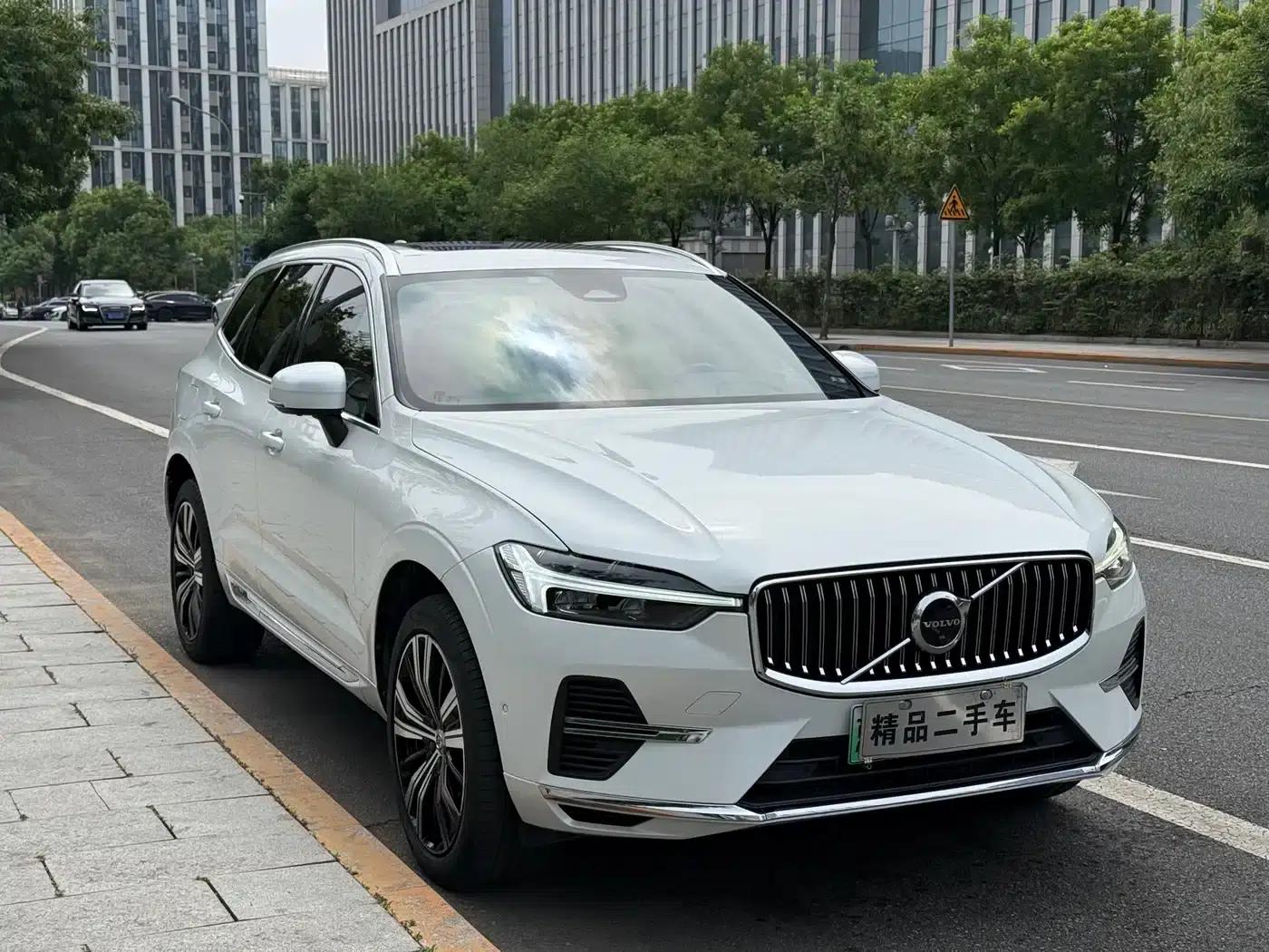 2021 Volvo XC60 Plug-in Hybrid T8 E-Drive Hybrid Smart Sport Edition — миниатюра 3