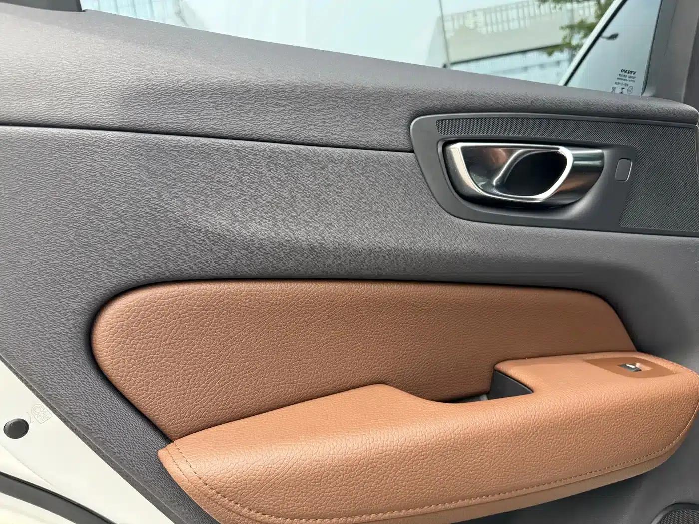 2021 Volvo XC60 Plug-in Hybrid T8 E-Drive Hybrid Smart Sport Edition — миниатюра 24