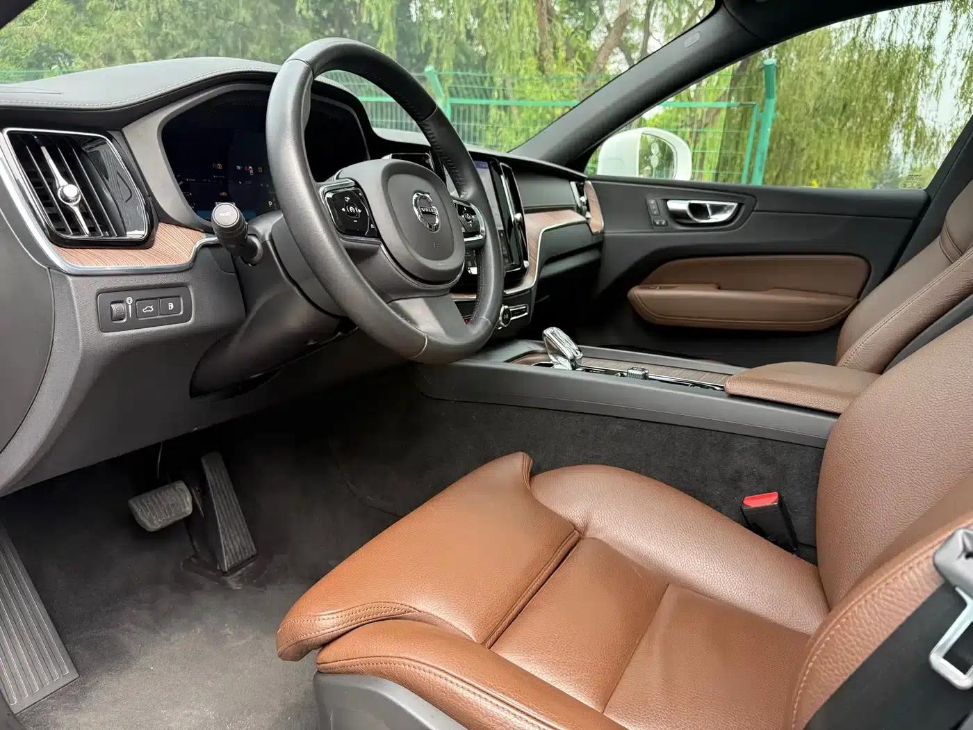 2021 Volvo XC60 Plug-in Hybrid T8 E-Drive Hybrid Smart Sport Edition — миниатюра 25