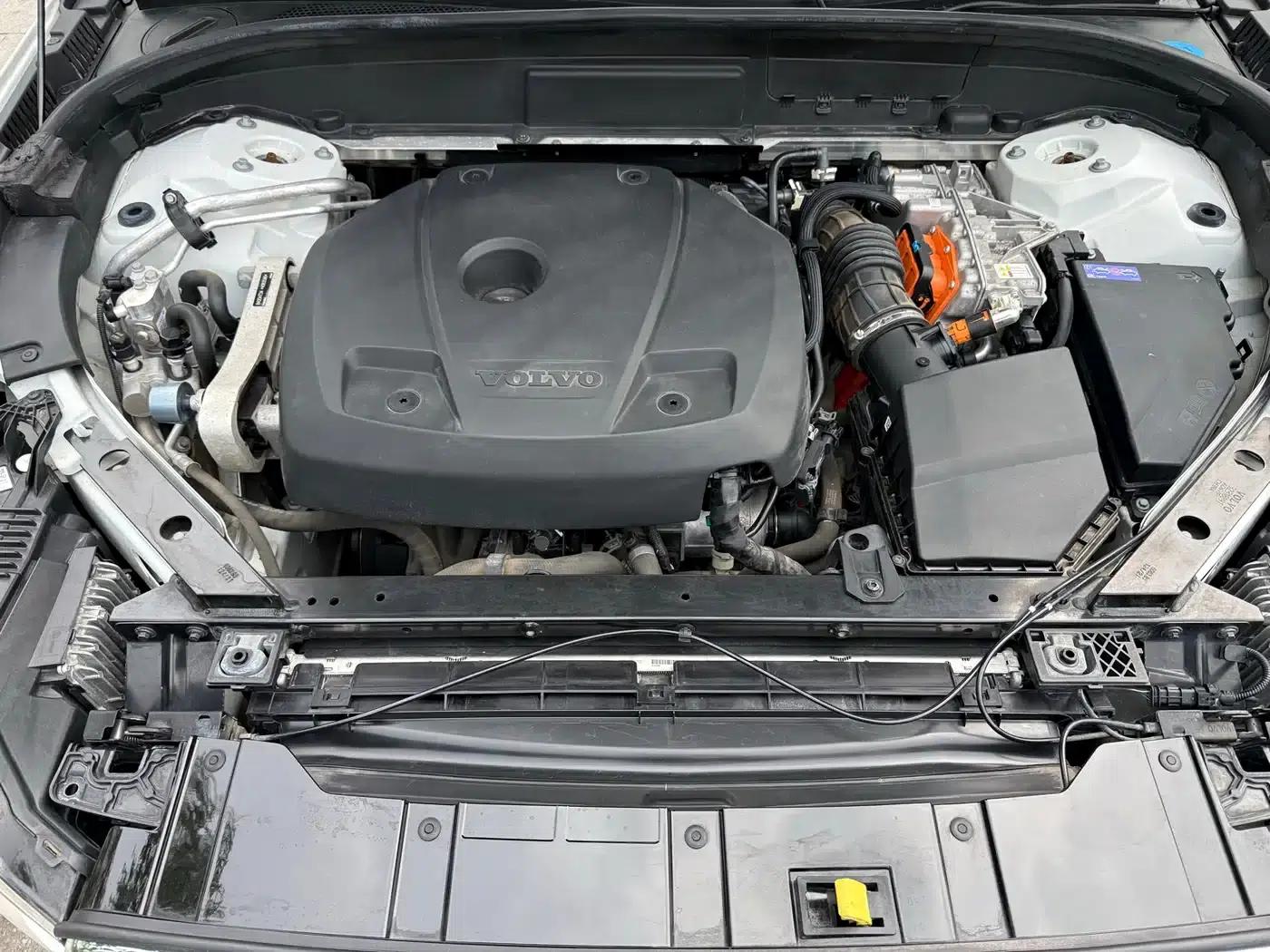 2021 Volvo XC60 Plug-in Hybrid T8 E-Drive Hybrid Smart Sport Edition — миниатюра 26