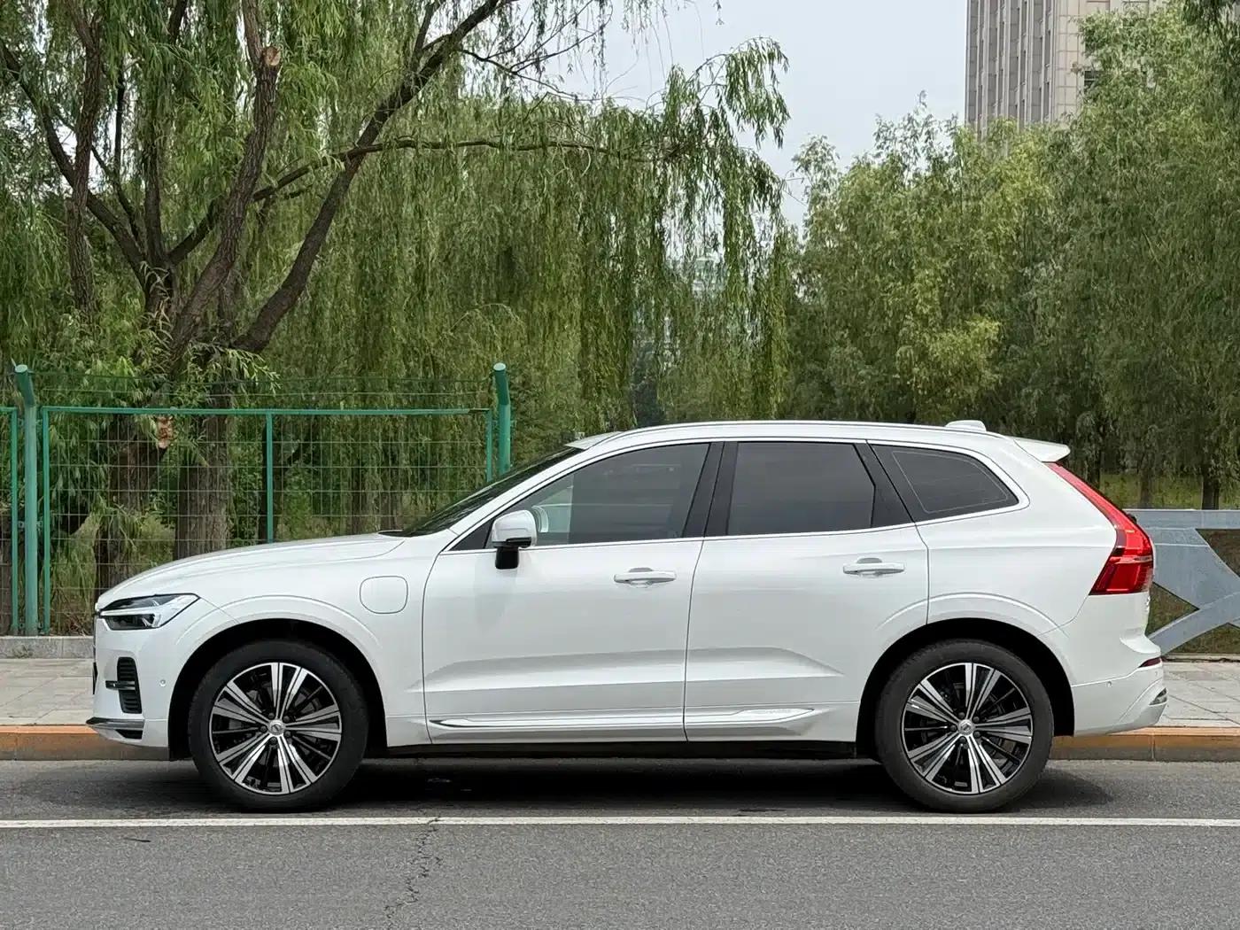 2021 Volvo XC60 Plug-in Hybrid T8 E-Drive Hybrid Smart Sport Edition — миниатюра 5