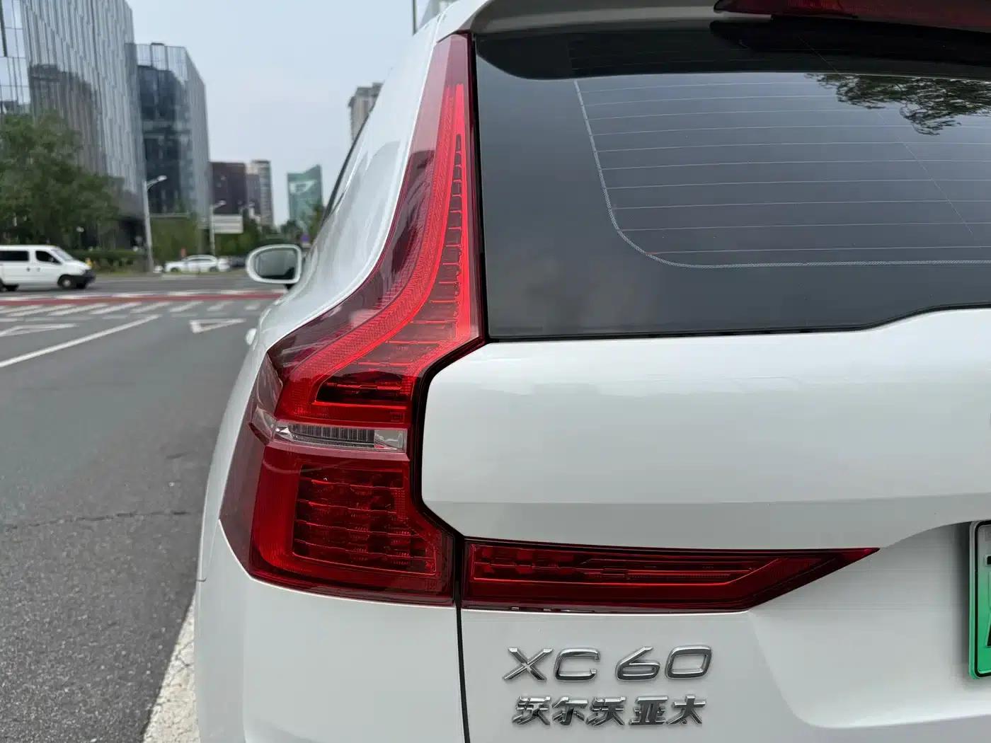 2021 Volvo XC60 Plug-in Hybrid T8 E-Drive Hybrid Smart Sport Edition — миниатюра 8