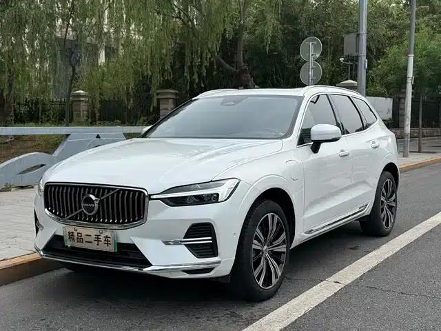 2021 Volvo XC60 Plug-in Hybrid T8 E-Drive Hybrid Smart Sport Edition