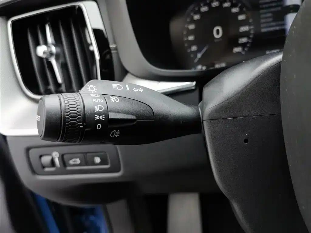 2021 Volvo XC60 Plug-in Hybrid T8 E-Drive Hybrid Smart Sport Edition — миниатюра 21