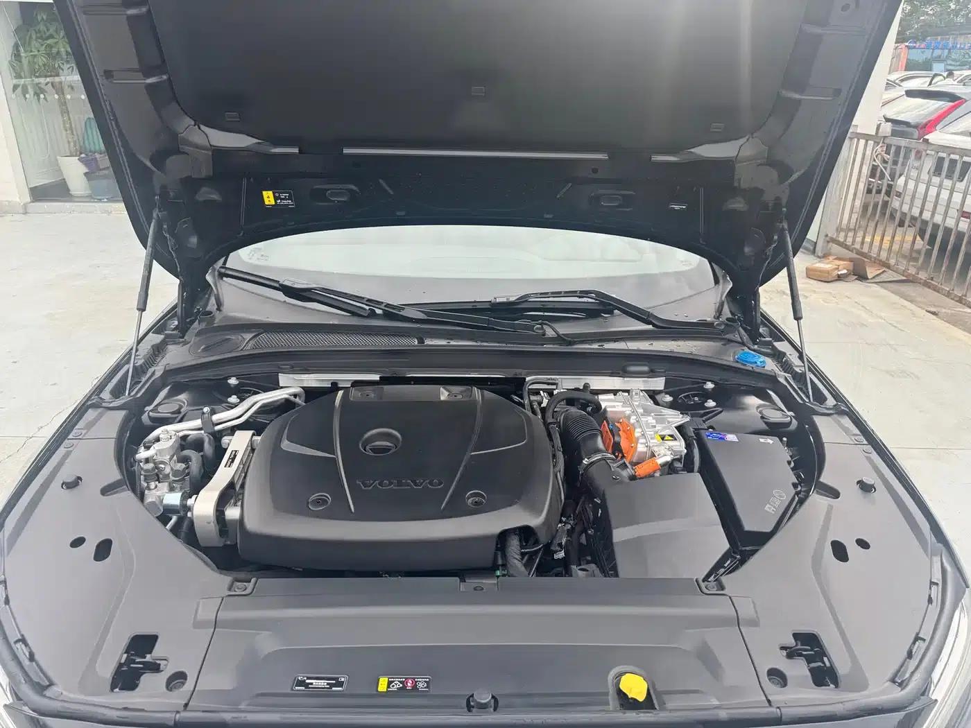 2025 Volvo S90 Plug-in Hybrid, All-Wheel Drive, Long Range, Smart Luxury Edition — миниатюра 11