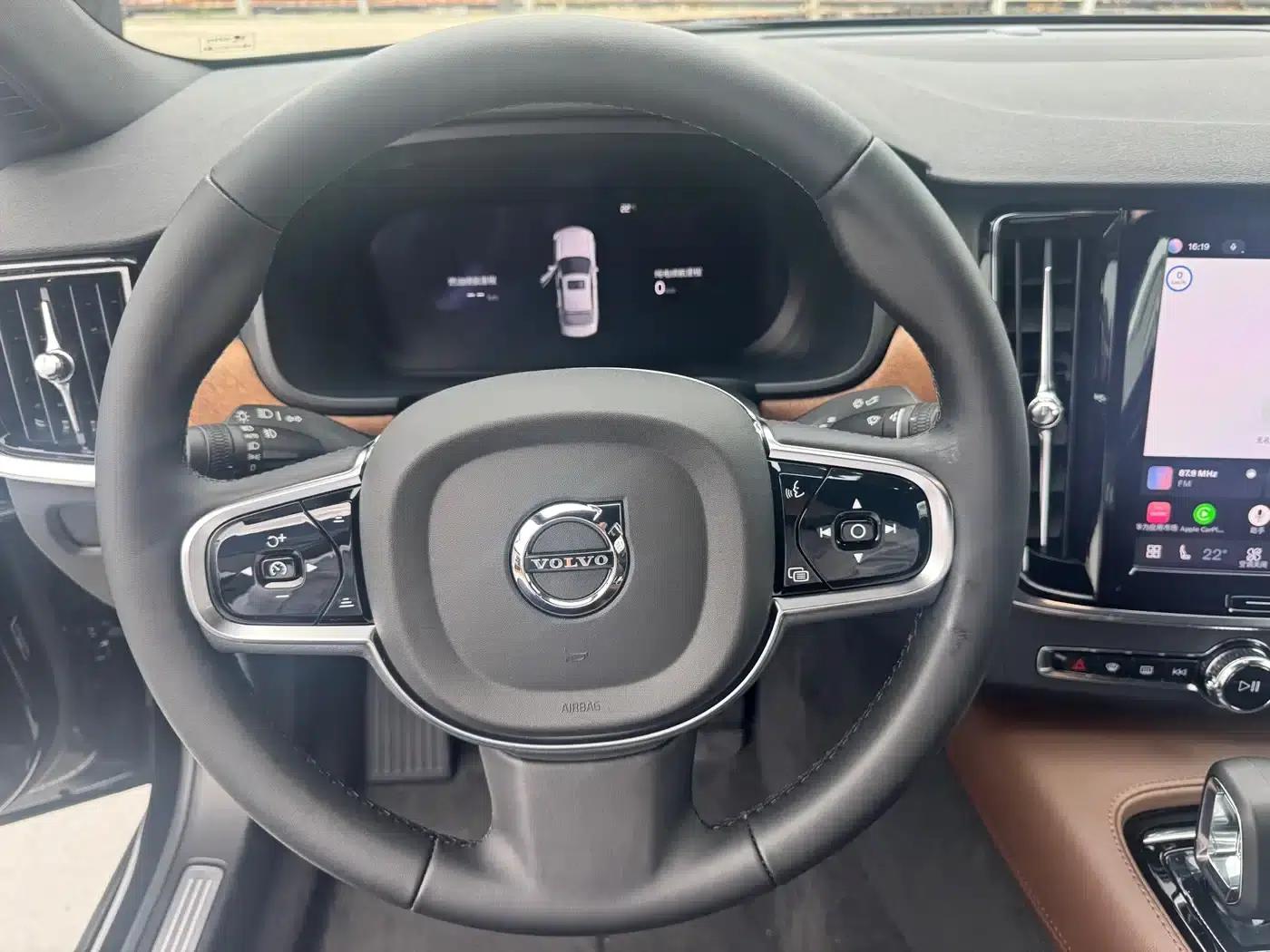 2025 Volvo S90 Plug-in Hybrid, All-Wheel Drive, Long Range, Smart Luxury Edition — миниатюра 8