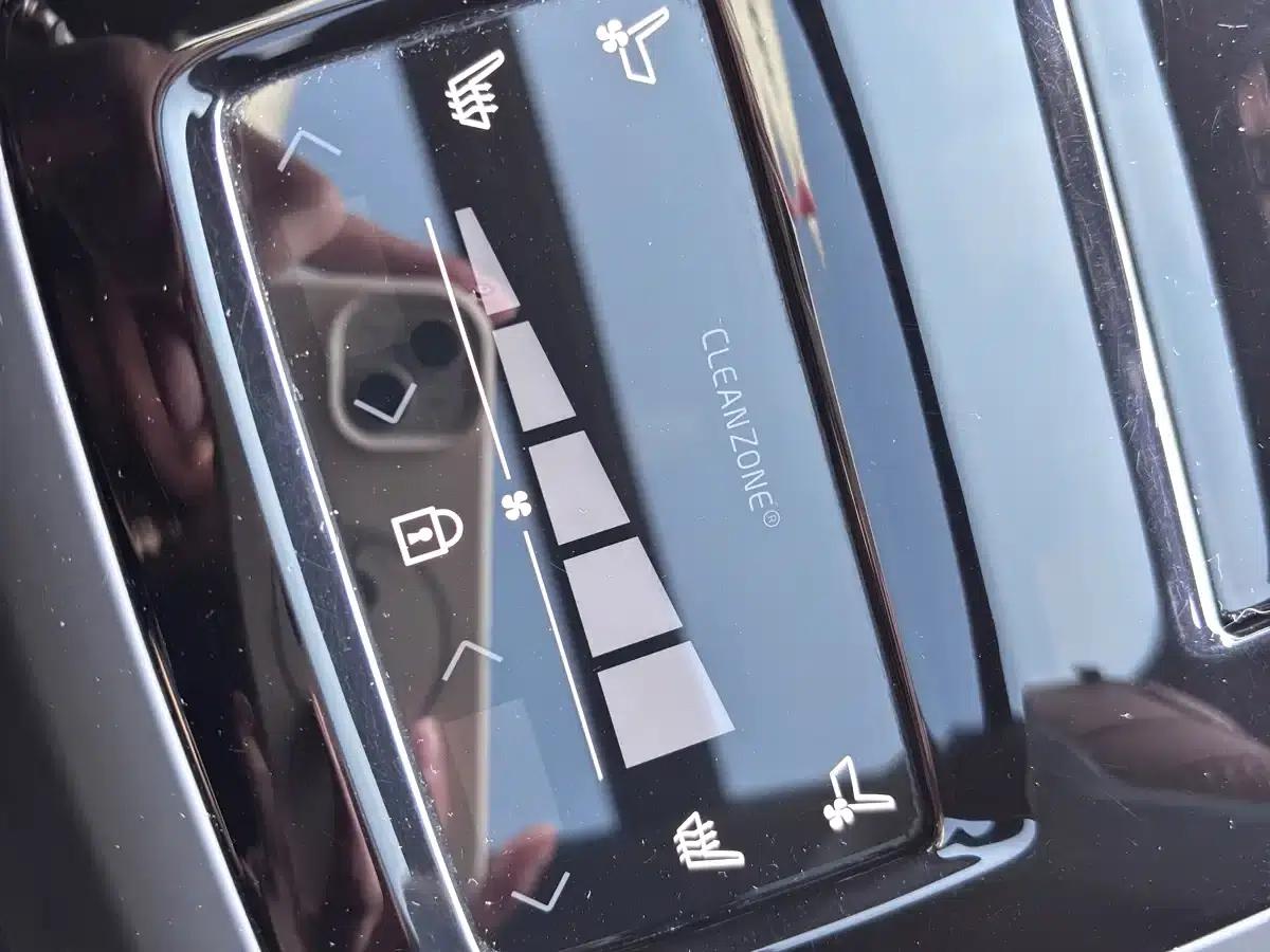 2023 Volvo S90 Plug-in Hybrid T8 Plug-in Hybrid AWD Long Range Inscription Luxury Edition — миниатюра 13