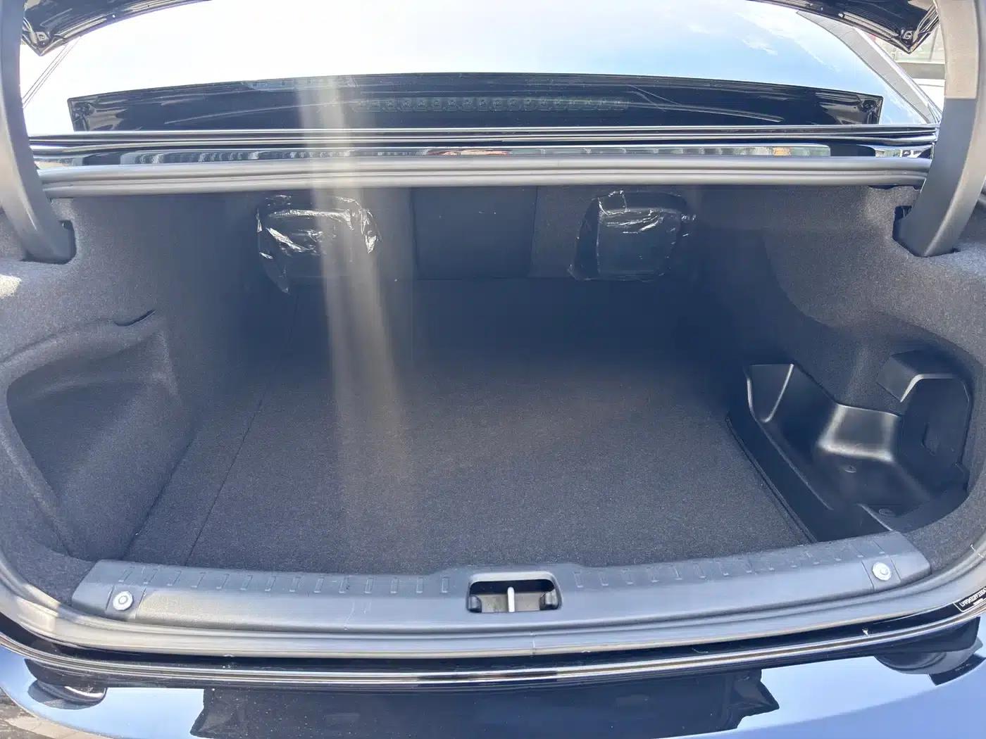 2023 Volvo S90 Plug-in Hybrid T8 Plug-in Hybrid AWD Long Range Inscription Luxury Edition — миниатюра 17