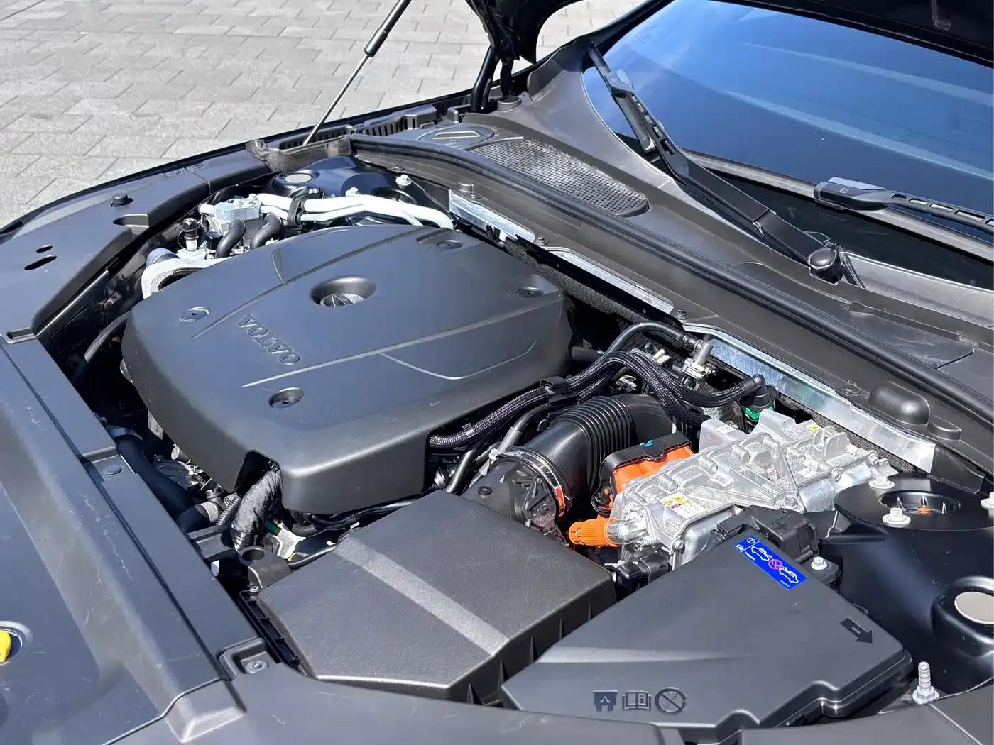 2023 Volvo S90 Plug-in Hybrid T8 Plug-in Hybrid AWD Long Range Inscription Luxury Edition — миниатюра 18