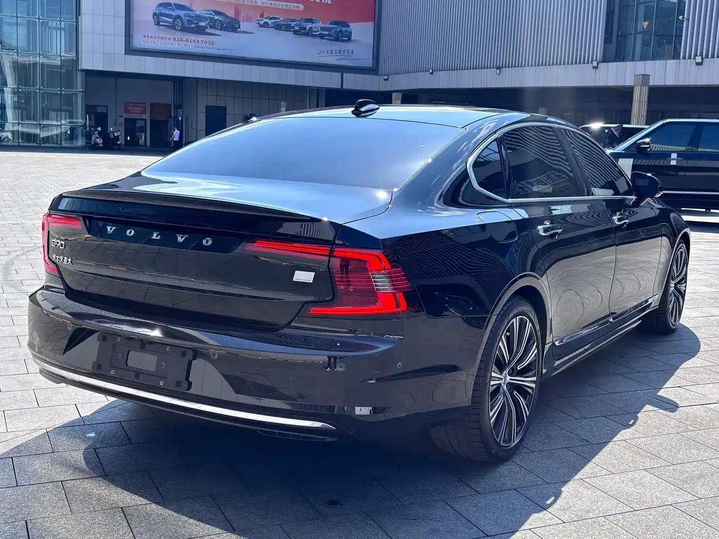 2023 Volvo S90 Plug-in Hybrid T8 Plug-in Hybrid AWD Long Range Inscription Luxury Edition — миниатюра 5