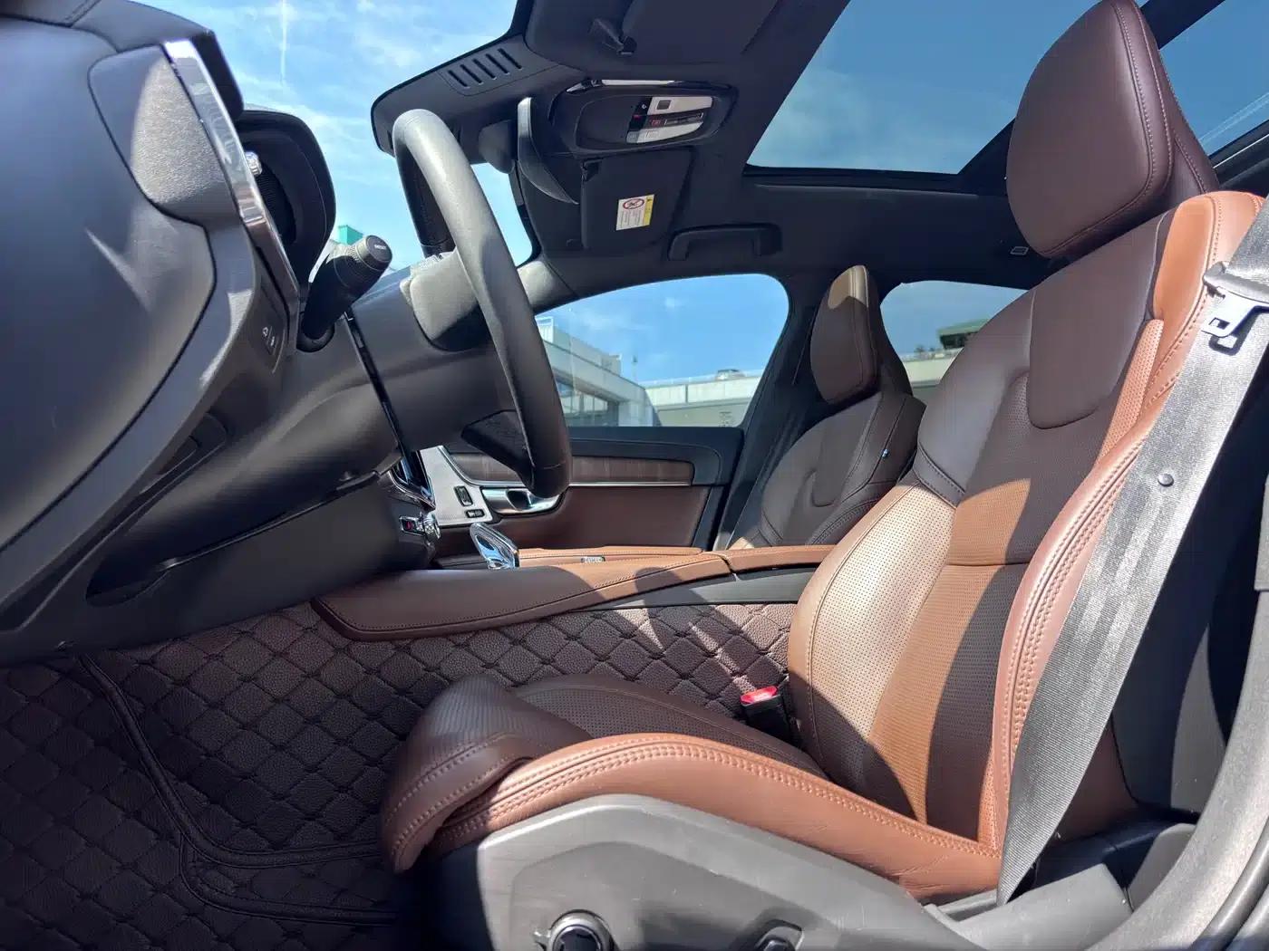 2023 Volvo S90 Plug-in Hybrid T8 Plug-in Hybrid AWD Long Range Inscription Luxury Edition — миниатюра 8