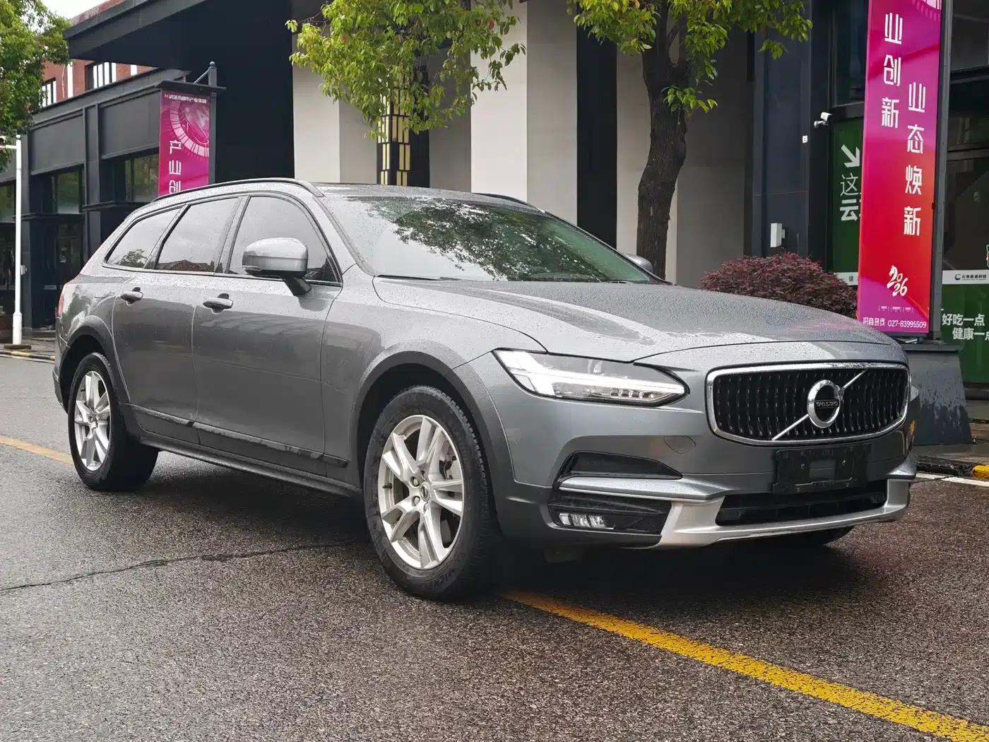 2017 Volvo V90 Cross Country T5 AWD Smart Edition — миниатюра 3