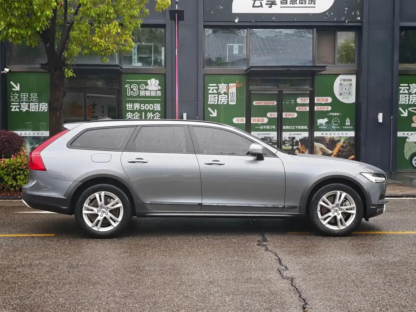 2017 Volvo V90 Cross Country T5 AWD Smart Edition — миниатюра 7