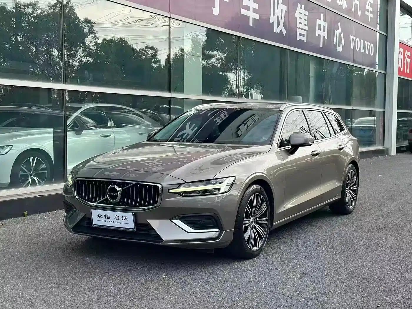 2020 Volvo V60 T5 Inscription Luxury Edition — миниатюра 1
