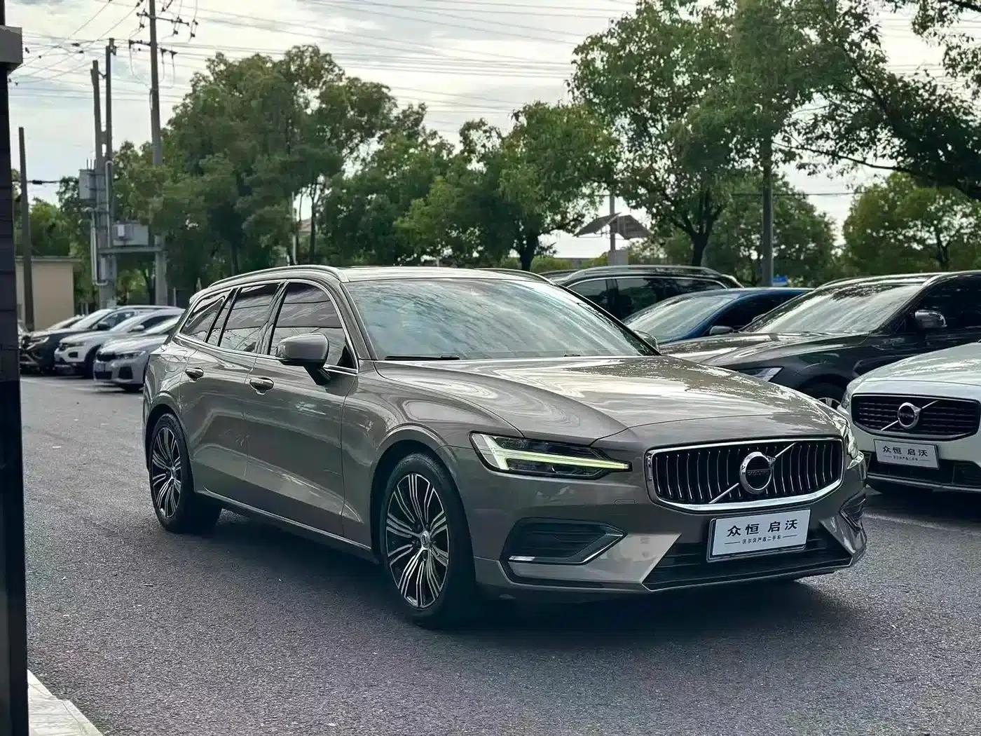 2020 Volvo V60 T5 Inscription Luxury Edition — миниатюра 3