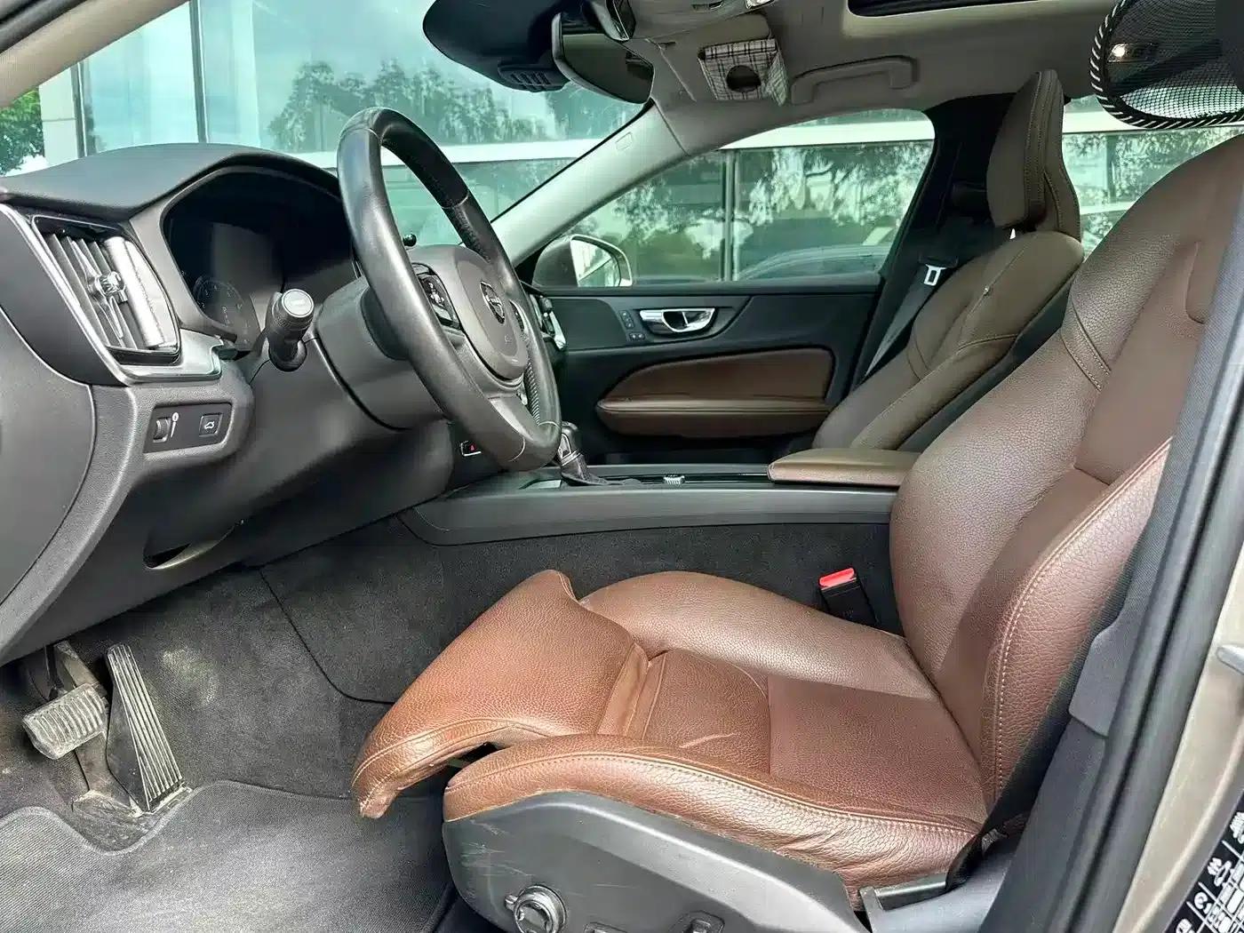 2020 Volvo V60 T5 Inscription Luxury Edition — миниатюра 4