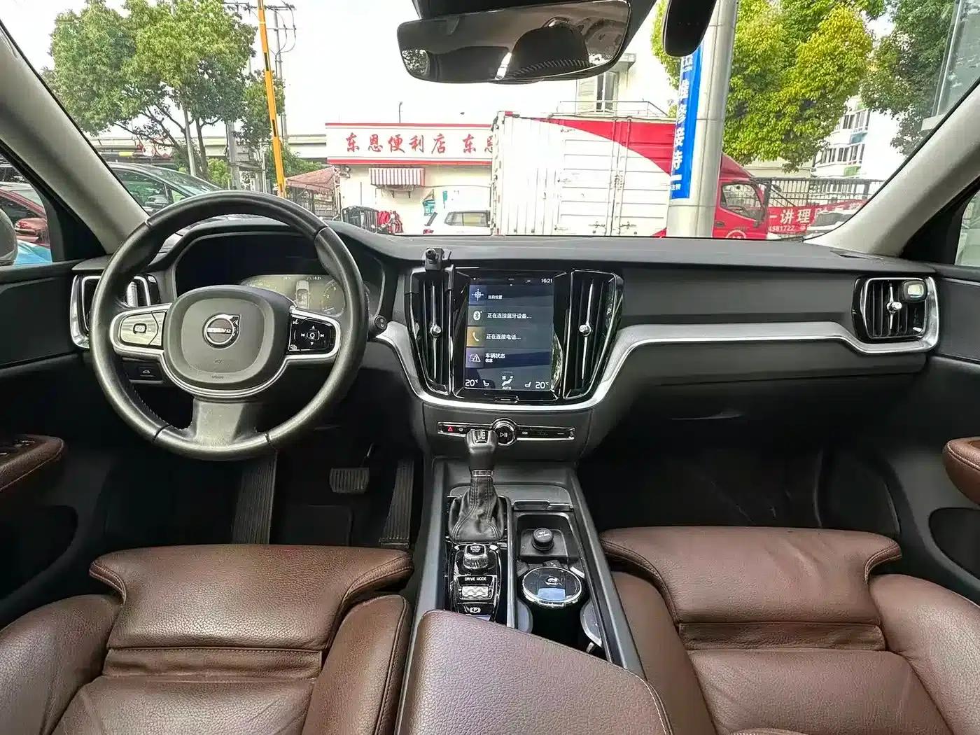 2020 Volvo V60 T5 Inscription Luxury Edition — миниатюра 6
