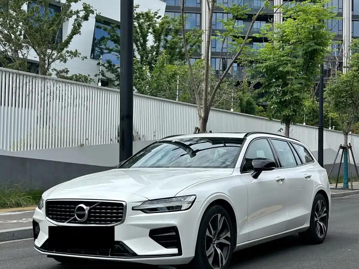 2020 Volvo V60 T5 Inscription Sport Edition — миниатюра 1
