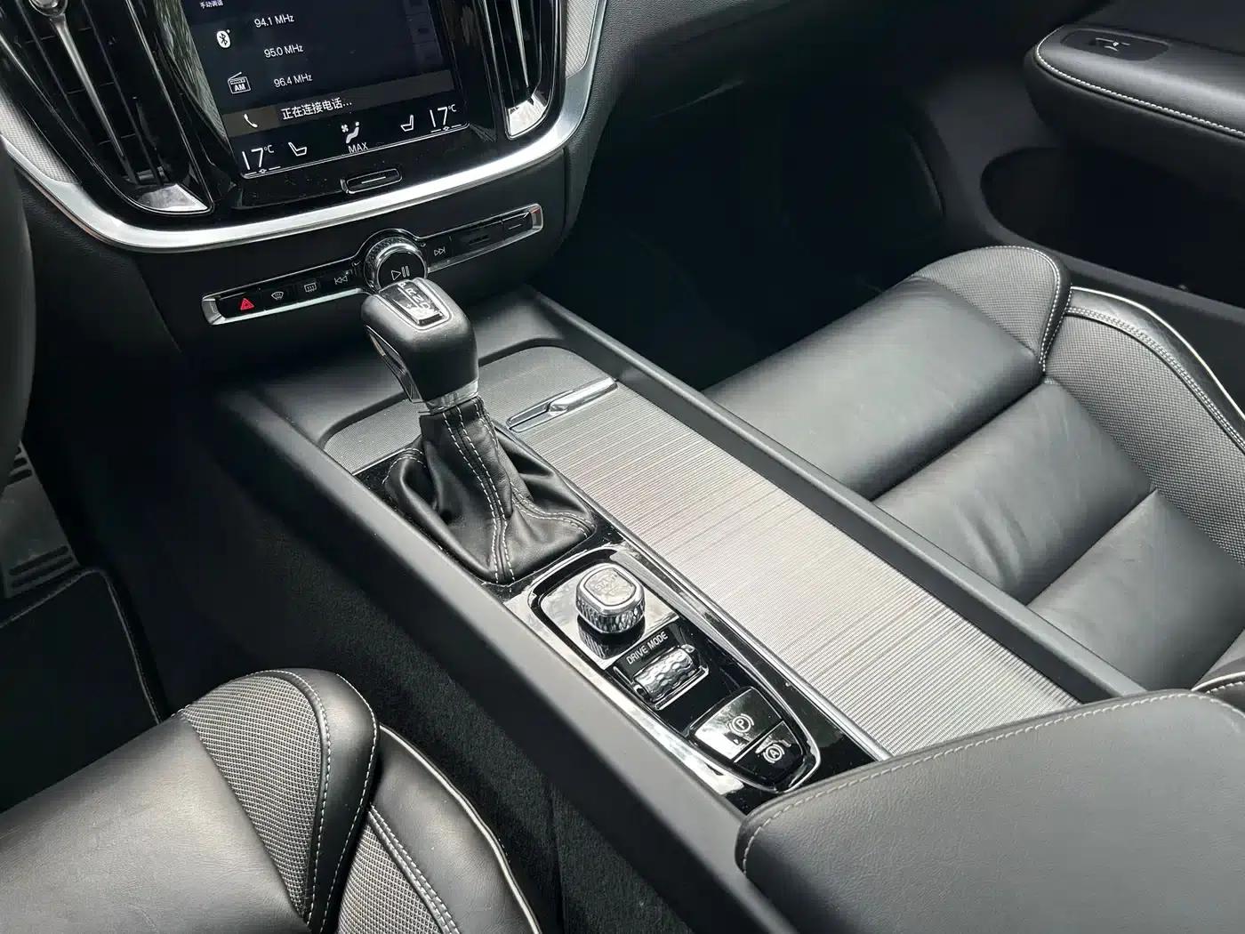 2020 Volvo V60 T5 Inscription Sport Edition — миниатюра 11