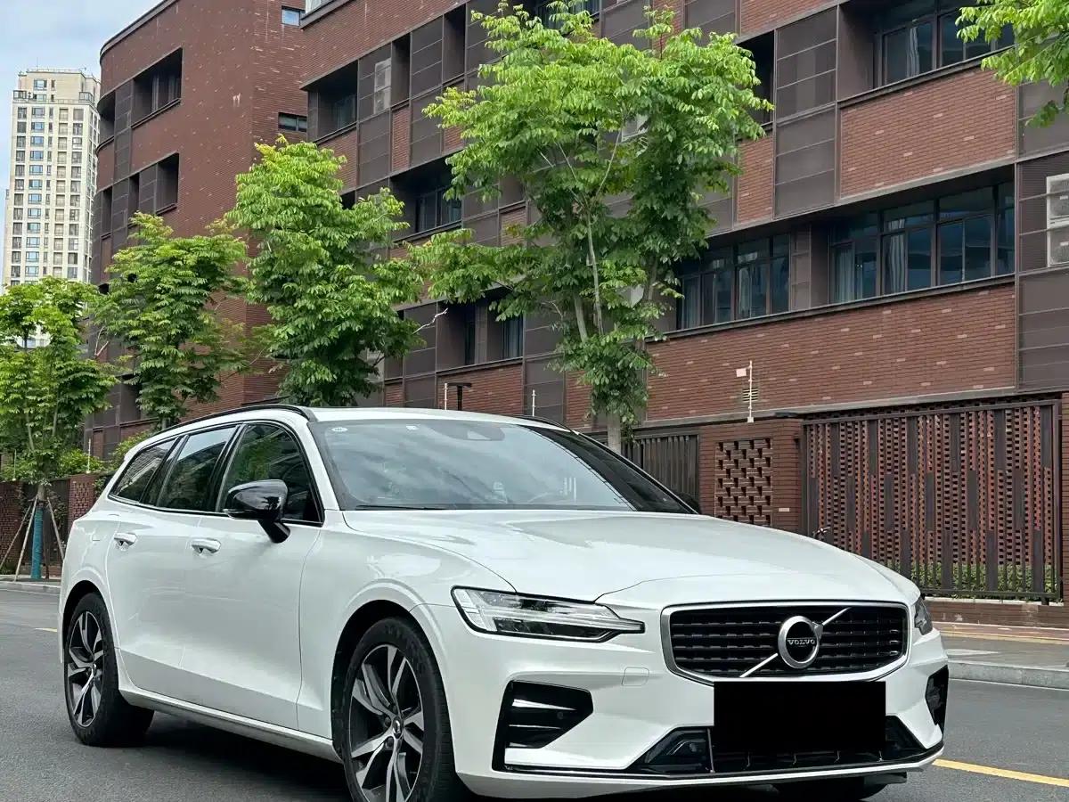2020 Volvo V60 T5 Inscription Sport Edition — миниатюра 3