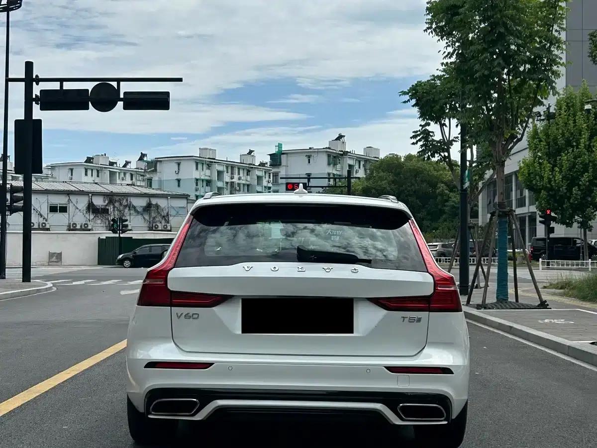 2020 Volvo V60 T5 Inscription Sport Edition — миниатюра 5