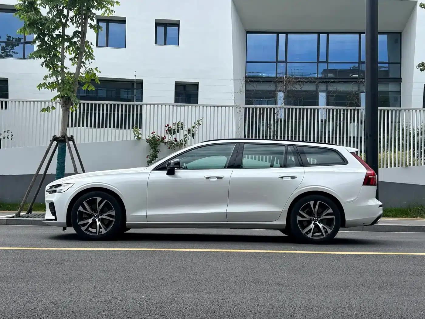 2020 Volvo V60 T5 Inscription Sport Edition — миниатюра 6