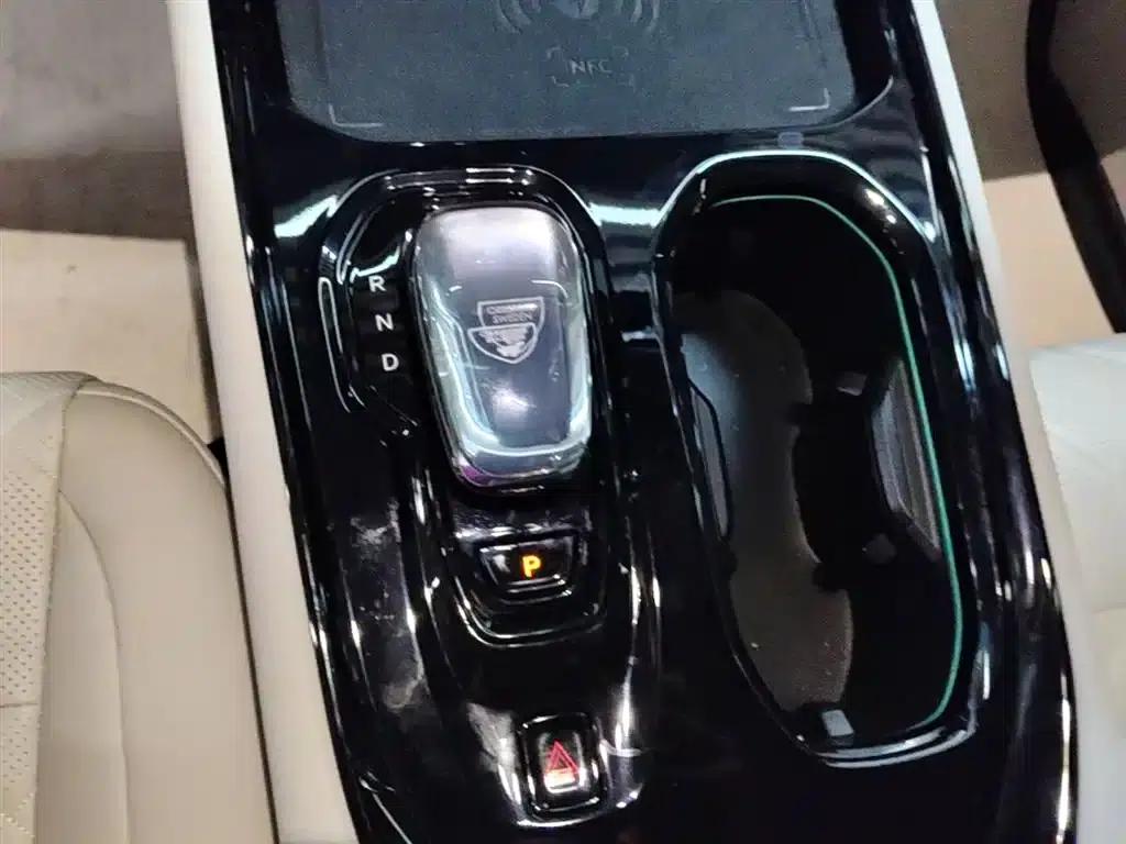 Volvo EM90 2025 Ultra 6-seater — миниатюра 14