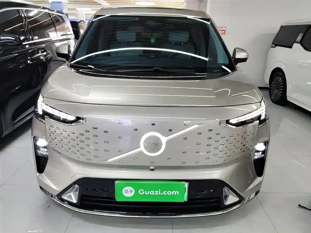 Volvo EM90 2025 Ultra 6-seater — миниатюра 3