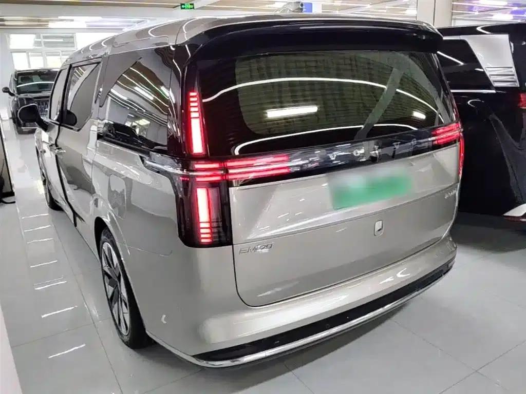 Volvo EM90 2025 Ultra 6-seater — миниатюра 5