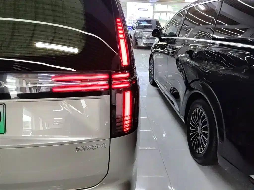 Volvo EM90 2025 Ultra 6-seater — миниатюра 8