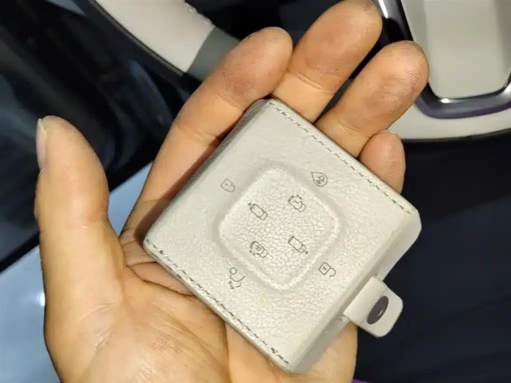 Volvo EM90 2025 Ultra 6-seater — миниатюра 9