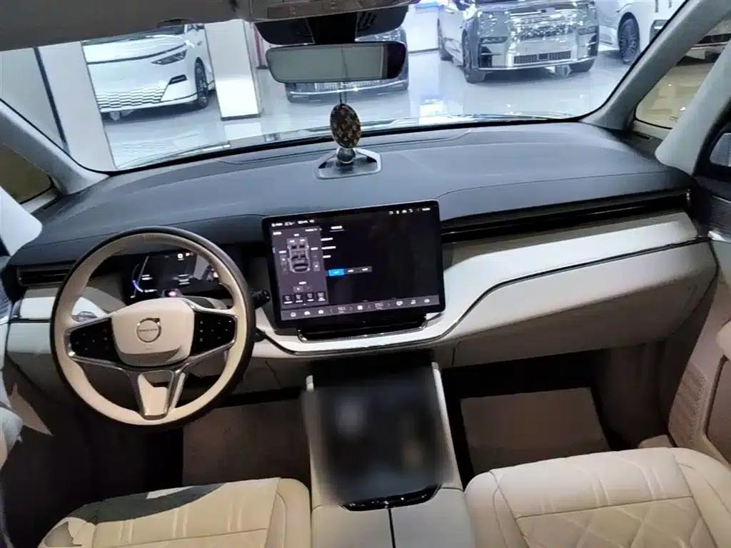 Volvo EM90 2025 Ultra 6-seater — миниатюра 10