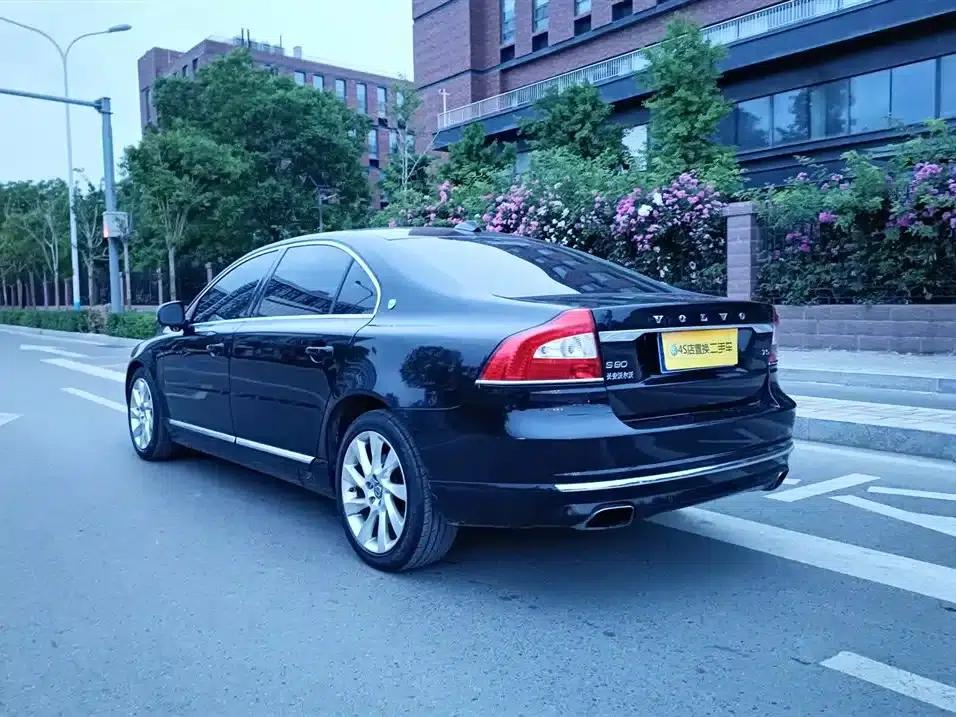 2014 Volvo S80L 2.0T T5 Inscription Executive Edition — миниатюра 2