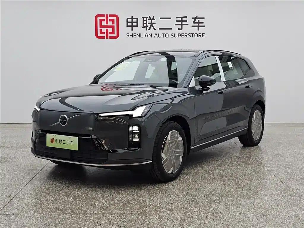 2026 Volvo XC70 Plug-in Hybrid, All-Wheel Drive, Long Range Core — миниатюра 1