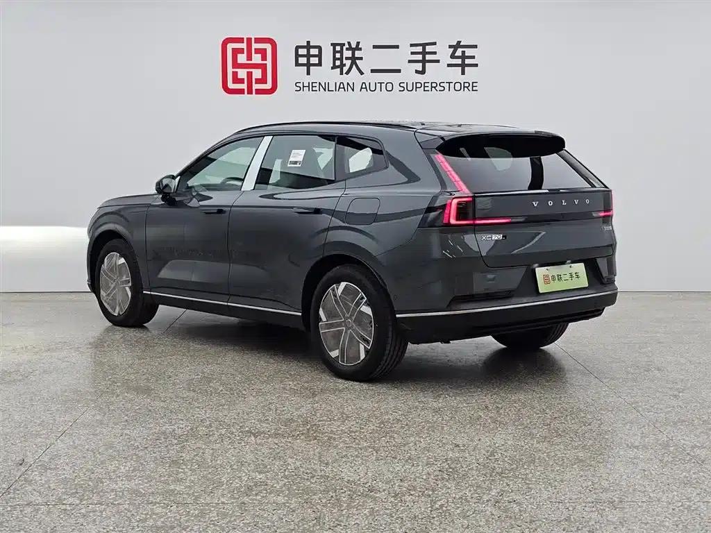 2026 Volvo XC70 Plug-in Hybrid, All-Wheel Drive, Long Range Core — миниатюра 13