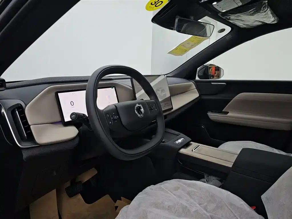 2026 Volvo XC70 Plug-in Hybrid, All-Wheel Drive, Long Range Core — миниатюра 4
