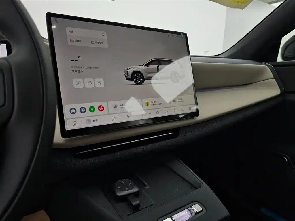 2026 Volvo XC70 Plug-in Hybrid, All-Wheel Drive, Long Range Core — миниатюра 8