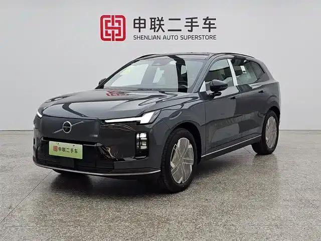 2026 Volvo XC70 Plug-in Hybrid, All-Wheel Drive, Long Range Core